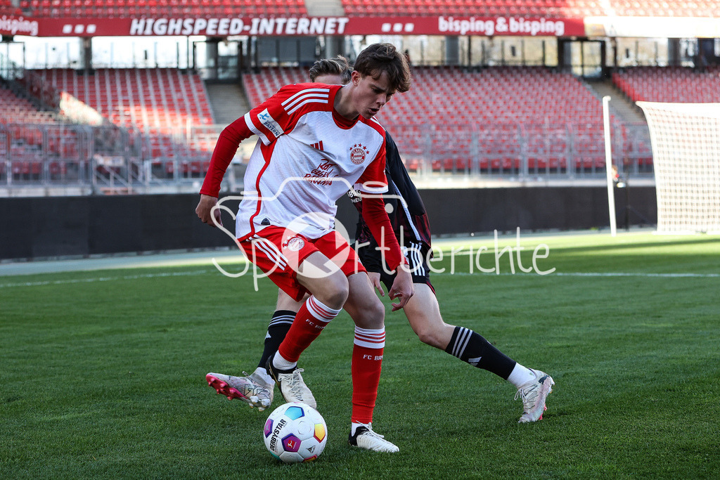 1. FC Nürnberg II - FC Bayern Amateure | im Bild Jonathan JENSEN (FCB #49) am Ball