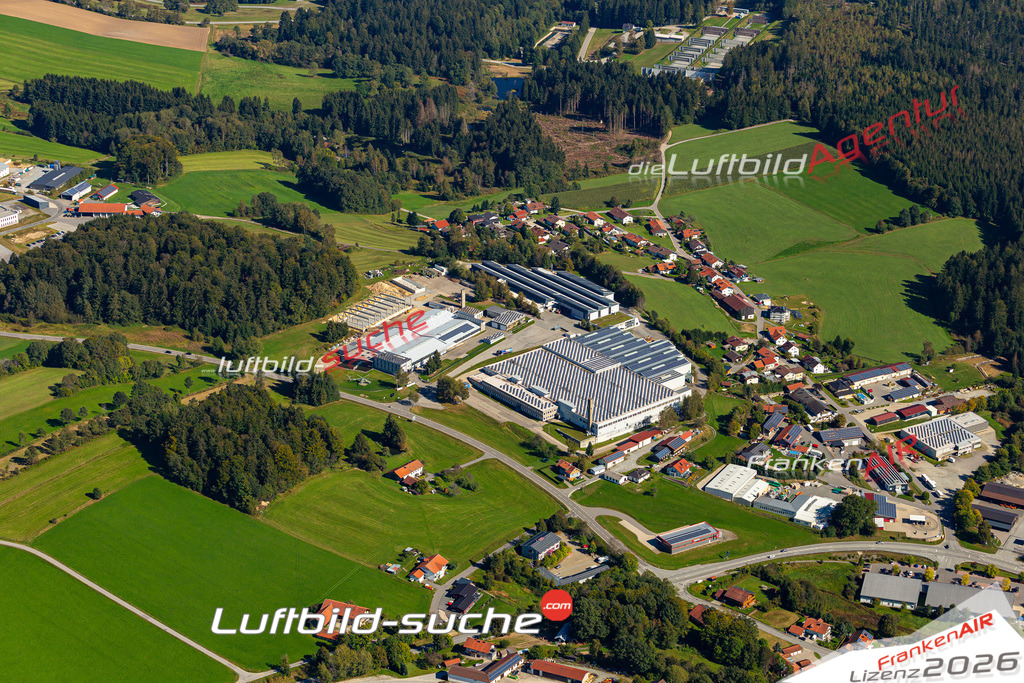 Die Luftaufnahme Spaltenbach - Freyung wurde 2021 mittels Flugzeug (keine Drohne) erstellt. Hohe Auflösung -für große Poster und Wandbilder geeignet!