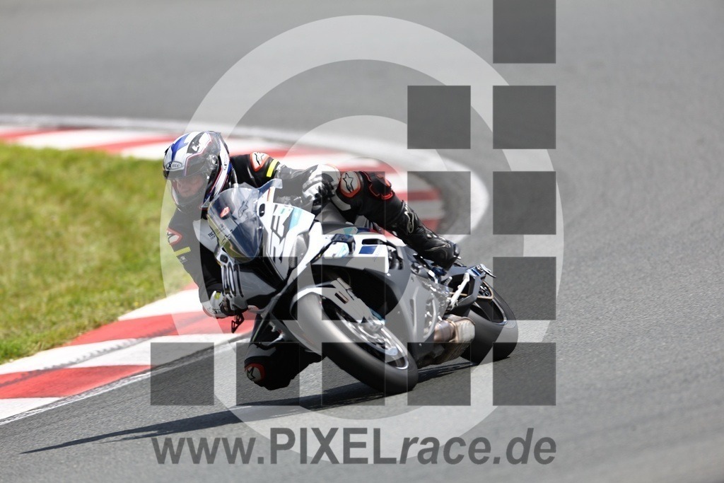 0401-20240617_01251 | Schöne Erinnerungen an spannende Momente - das festzuhalten ist unser Job. PIXELrace.de ist seit 2003 auf den Rennstrecken Europas unterwegs um die Action draußen beim Fahren und die wunderbare Stimmung imm Fahrerlager für euch einzufangen.