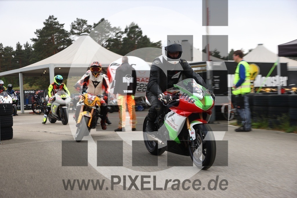 0043-20240504_00043 | Schöne Erinnerungen an spannende Momente - das festzuhalten ist unser Job. PIXELrace.de ist seit 2003 auf den Rennstrecken Europas unterwegs um die Action draußen beim Fahren und die wunderbare Stimmung imm Fahrerlager für euch einzufangen.