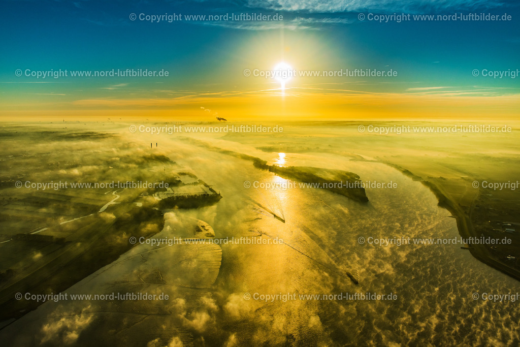 Hamburg_Hanskalsand_Im_Nebel_ELS_0895031118 | JORK 03.11.2018 Sonnen Aufgang über der Landschaft des mit Hochnebel bedeckten Elbinsel entlang des Elbe- Flußverlaufes im Ortsteil Wedel in Hamburg, Deutschland. // Sunrise over the landscape of the mist covered Elbe island along the Elbe river in the district Wedel in Hamburg, Germany. Foto: Martin Elsen