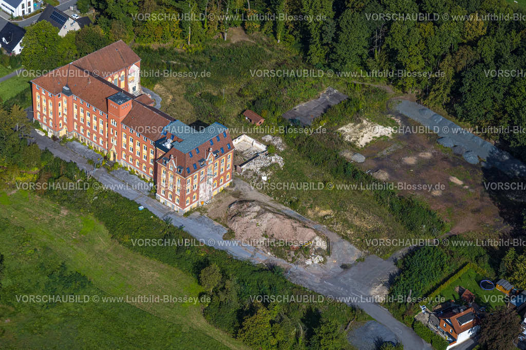 Arnsberg230905023 | Luftbild, Ehemaliges Kloster Oeventrop und frühere Salus-Klinik mit Neubau nach Dachstuhlbrand, Baustelle für Wohnungen, Oeventrop, Arnsberg, Sauerland, Nordrhein-Westfalen, Deutschland