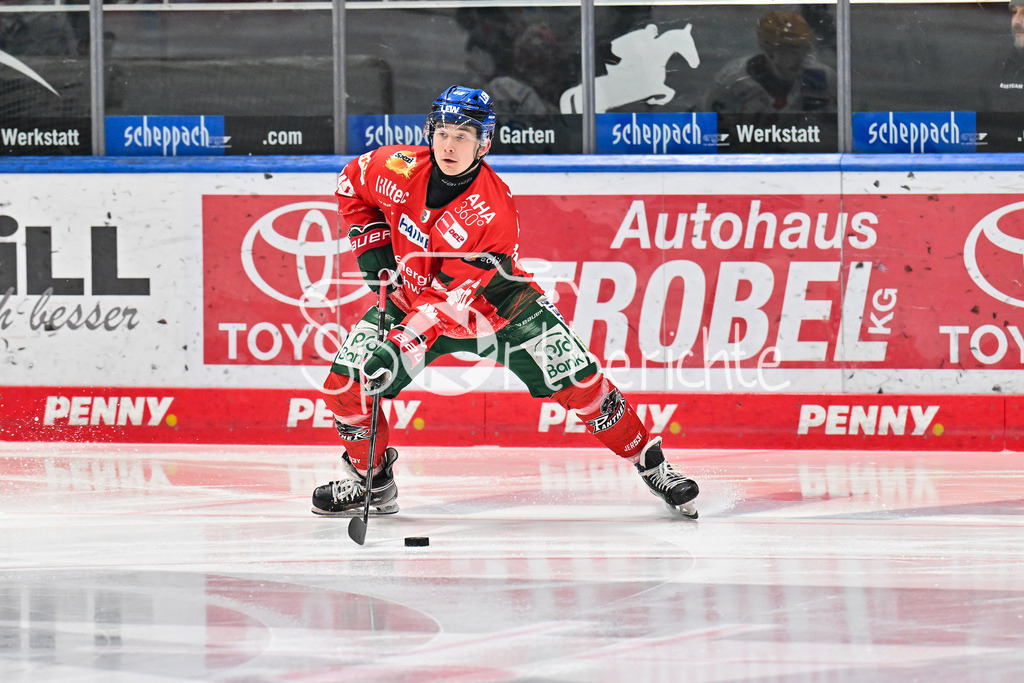 Augsburger Panther - Fischtown Bremerhaven | AUGSBURG, GERMANY - 25. JANUARY: am Puck Moritz ELIAS (Augsburger Panther 46) / Einzelfoto / Freisteller während dem Match zwischen den Augsburger Panthern und den Fischtown Pinguins am 43. Spieltag der Penny DEL im Curt Frenzel Stadion