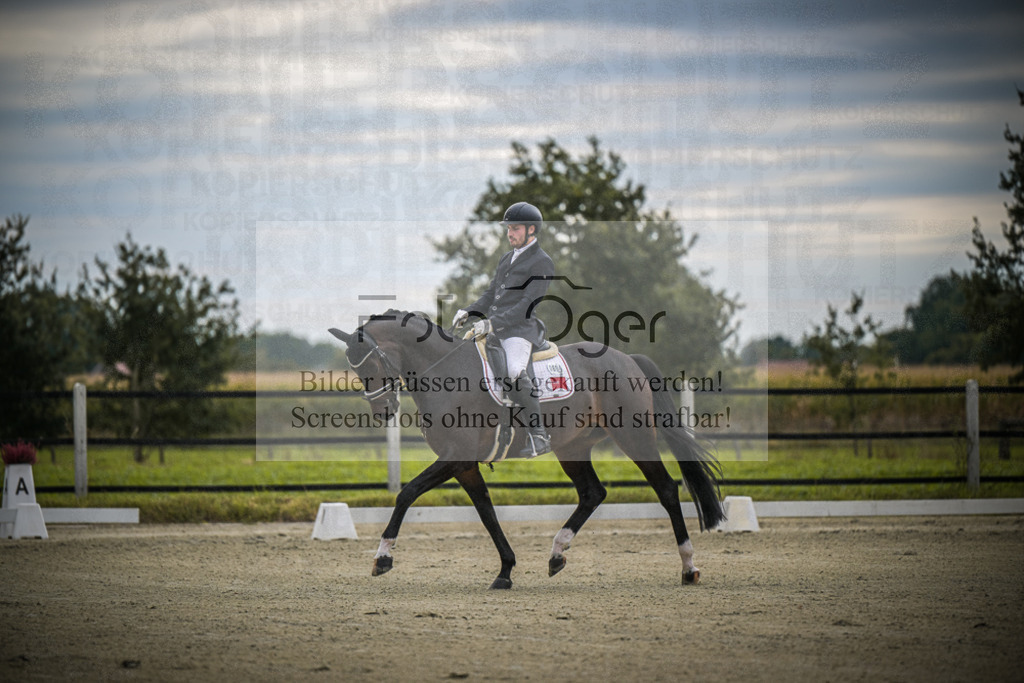 DOS_0066 | Entdecke hochwertige Reitturnierfotos von Foto Oger. Professionell, emotional und authentisch – jetzt Lieblingsmomente im Shop bestellen.Deutschlandweite Turnierfotografie. - Realisiert mit Pictrs.com