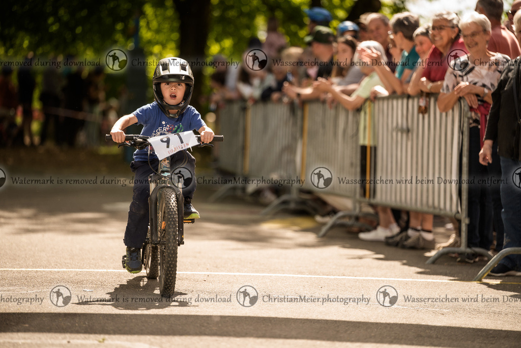 Eierlesen 2026 | Sie wurden bei einem Event oder Sportanlass fotografiert? Hier finden sie ihre Bilder! - Realisiert mit Pictrs.com