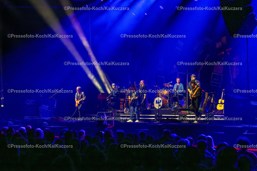 KKU12112401012 | 12.11.2024, xkkux, Düsseldorf, Mitsubishi Electric HALLE, Die Band BAP (Kölschrockband um den Frontmann Wolfgang Niedecken) performt bei ihrem Konzert 