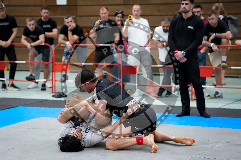 20250920PBB7291 | Athletes compete during the AJP Tour Hamburg International Jiu-Jitsu Championship, on September 20, 2025 in Hamburg, Germany. © Chiara Dazi / photoblackbelt