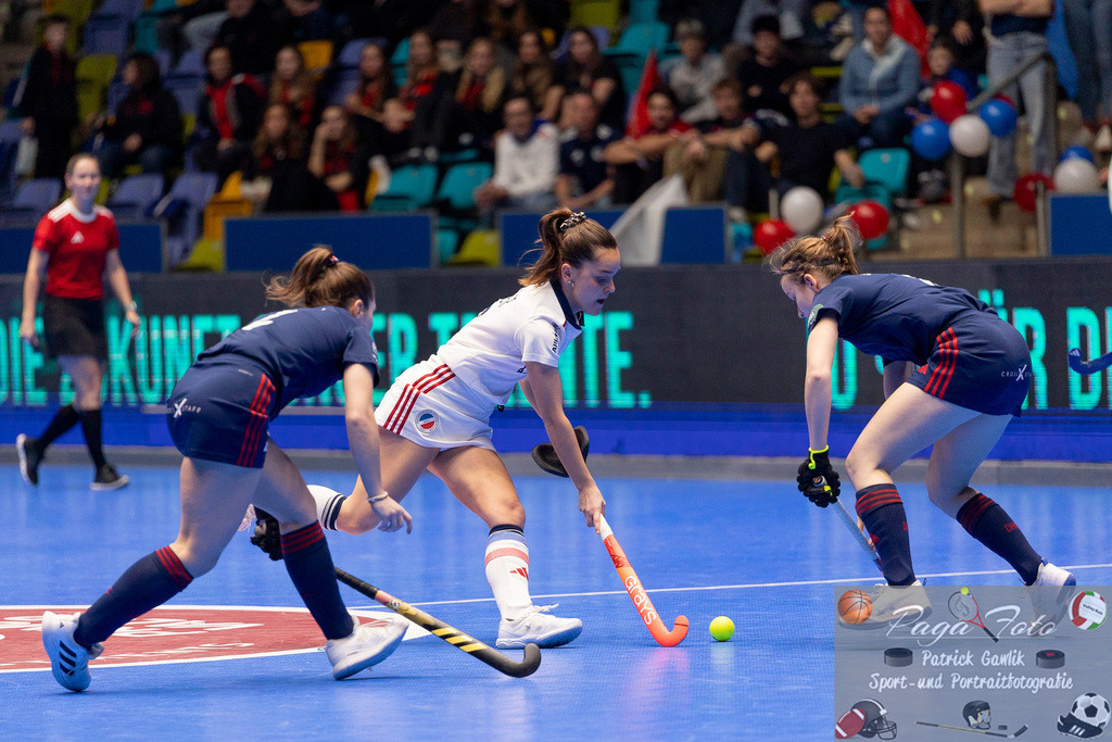 Volvo E.R.B. Final 4 Halbfinale Frauen: Mannheimer HC - Düsseldorfer HC, 25.01.2025 | Fiona Felber (Mannheimer HC #6) &amp; Friederike Heusgen (Düsseldorfer HC #8), Mannheimer HC - Düsseldorfer HC, Frankfurt, Süwag Arena, 25.1.2025 - Realisiert mit Pictrs.com
