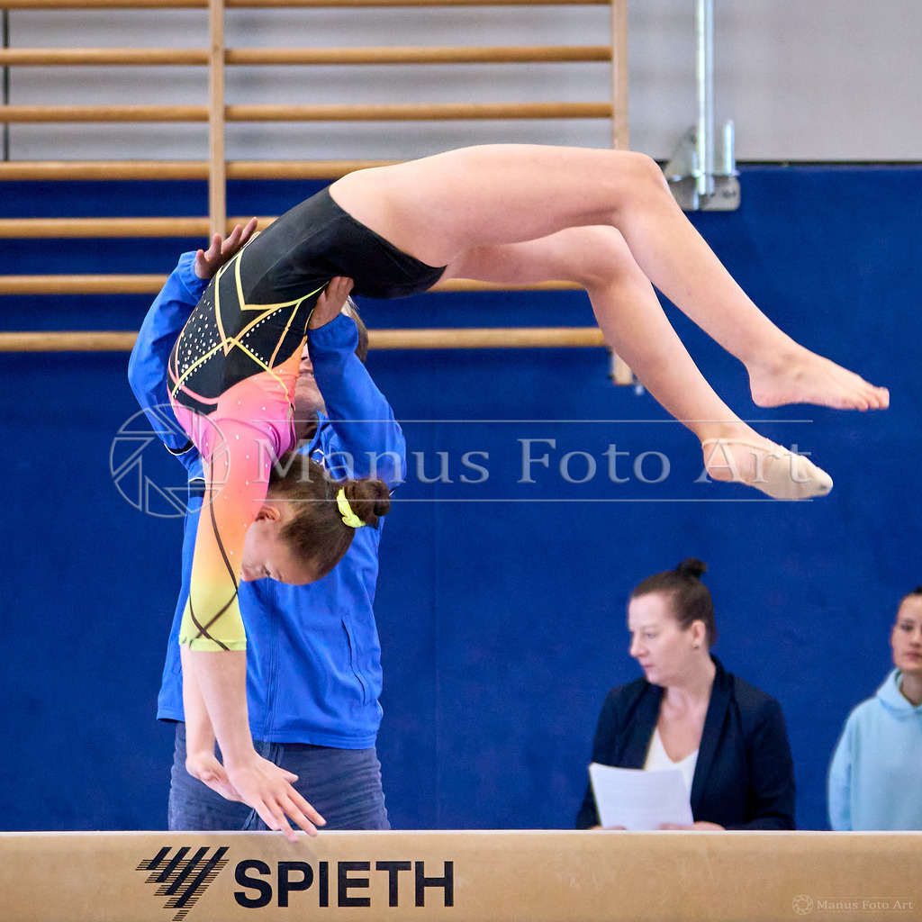 2024-10-06-1-A-DSC02703 | Professionelle Sportfotografie in Hamburg, Schleswig-Holstein und Niedersachsen – spezialisiert auf Rhönrad, Geräteturnen, Leistungsturnen und rhythmische Sportgymnastik. Bundesweite Begleitung von Rhönrad-Events. Jetzt Sport-Fotos - Realisiert mit Pictrs.com