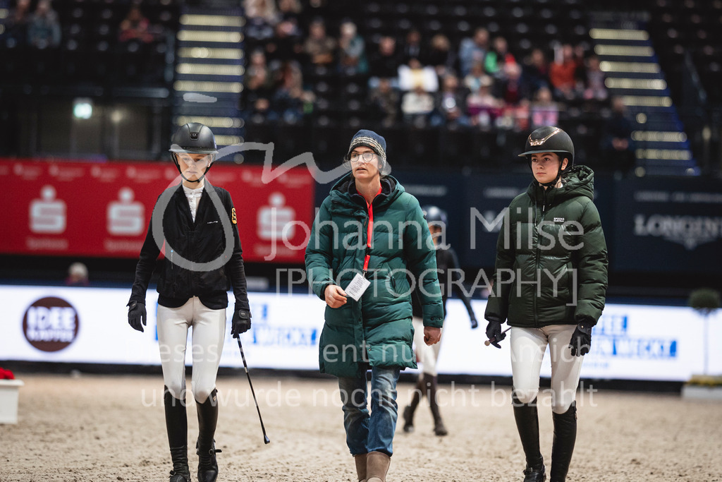 240119_Leipzig_PonyTrophy-532 | Deine schönsten Turniermomente als professionelle Fotos! Entdecke hochwertige Pferdesport-Fotografie im Online-Shop. Jetzt Fotos finden & bestellen!