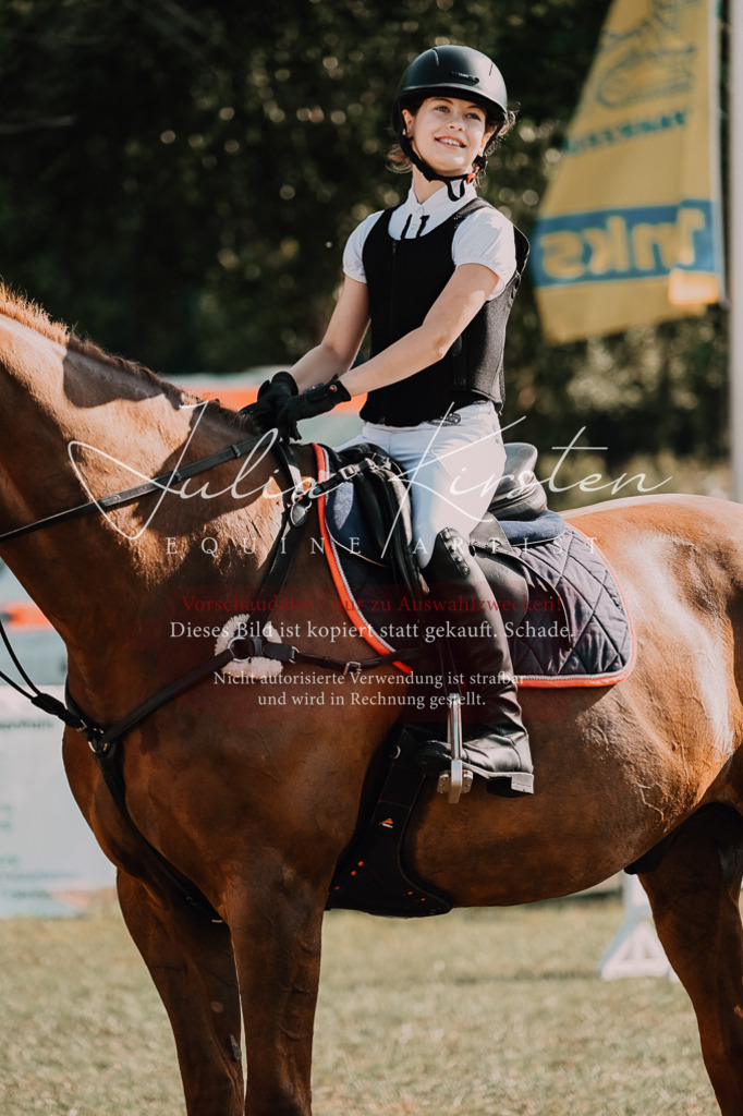 DSC_4903 | Pferde- und Turnierfotografie in Westsachsen. Pferdeportraits, Auftragszeichnungen und intuitive Kunst.