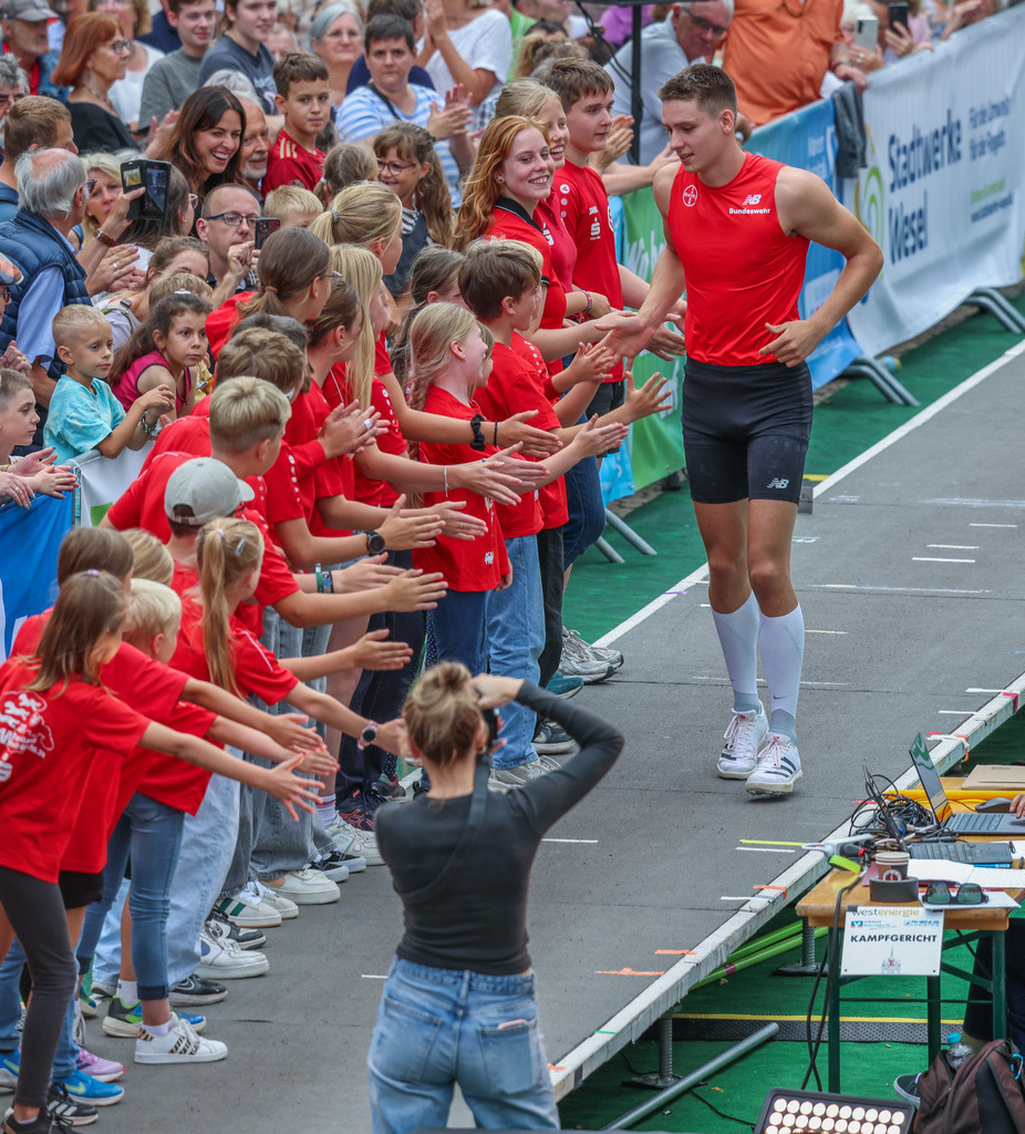 top-top.de-250828-111 | Foto, Video, Fotografie, Videografie, Fotobox, DJ, Discjockey, Musik, Musikbox, Veranstaltung, Photobooth, Amazon, Ebay, Buchtipp, Bestseller, Autor, Verlag, Buch, Wesel, Hamminkeln, NRW, Dinslaken, Rees, Drohne, Hochzeit, Party, Fotobox, Wesel, Fotograf