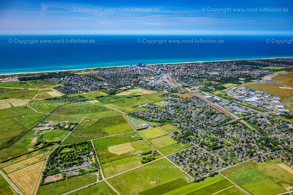 Sylt_Tinnum_Westerland_ELS_6509210625 | SYLT 21.06.2025 Ortsansicht an der Meeres-Küste von Westerland und Tinnum auf der Insel Sylt im Bundesland Schleswig-Holstein, Deutschland. // Town view on the sea coast of Westerland and Tinnum on the island of Sylt in the state Schleswig-Holstein, Germany. Foto: Martin Elsen