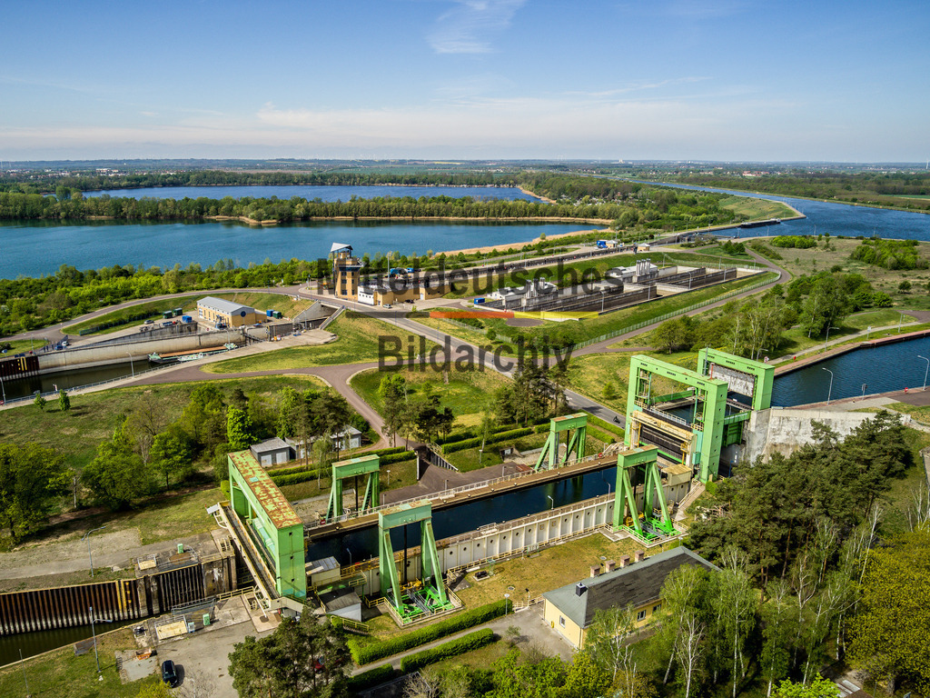 Schleuse Rothensee Schiffshebewerk-0065 | Schiffshebewerk Magdeburg Rothensee, Doppelsparschleuse und Barleber See - Realisiert mit Pictrs.com