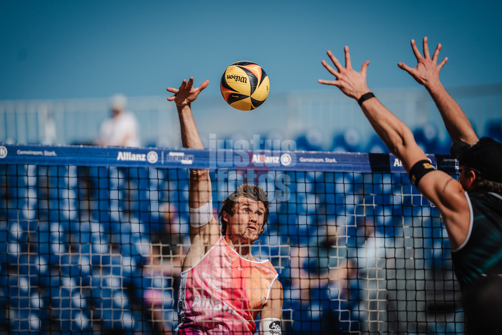 Beachvolleyball | Frauen | Deutsche Meisterschaften 2025 Timmendorfer Strand | 04.09.2025 | Peter Wolf beim Angriff