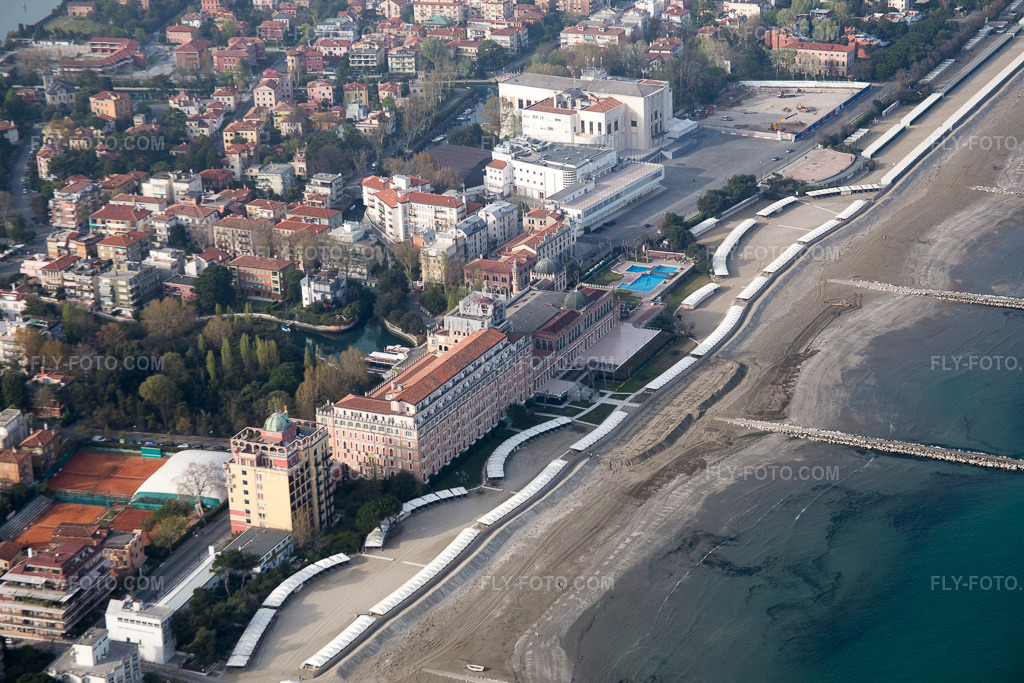 Aerial view: Città Giardino, Casino in Venedig in the state Veneto, Italy. – Photo: IMG_087492.jpg taken on 04/06/2016 by Werner Riehm/FLY-FOTO.com – Resolution of the original: 5472 x 3648 px