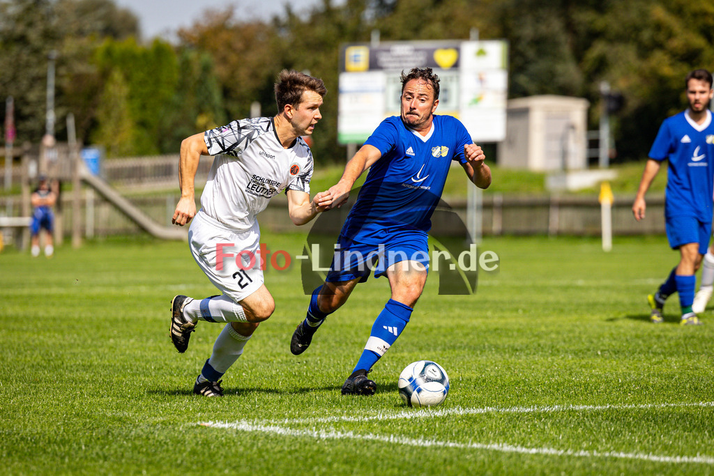 SV Unterhausen gegen SG SV Eberfing/SV Söchering | Fußball A-Klasse Herren Oberbayern Zugspitze Gruppe 5 8. Spieltag, SV Unterhausen gegen SG SV Eberfing/SV Söchering, 20240922,Duell zwischen Julian SCHILCHER (SV Unterhausen 21) und Bernhard SPENSBERGER (SG SV Eberfing/SV Söchering 4),2024-09-22 in Unterhausen (Sportplatz Unterhausen), Julian SCHILCHER (SV Unterhausen 21), Bernhard SPENSBERGER (SG SV Eberfing/SV Söchering 4)Copyright: WolfgangxLindner www.foto-lindner.de / shop.foto-lindner.de