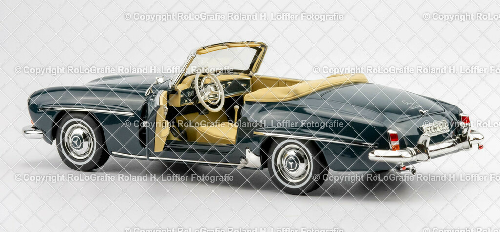 Fahrzeug_33 | Modellfahrzeug in Modellandschaft - Realisiert mit Pictrs.com