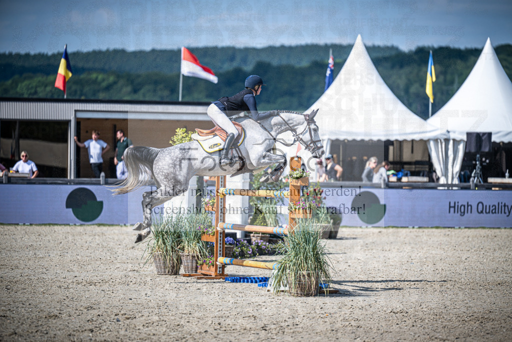 DOS_3143 | Entdecke hochwertige Reitturnierfotos von Foto Oger. Professionell, emotional und authentisch – jetzt Lieblingsmomente im Shop bestellen.Deutschlandweite Turnierfotografie. - Realisiert mit Pictrs.com