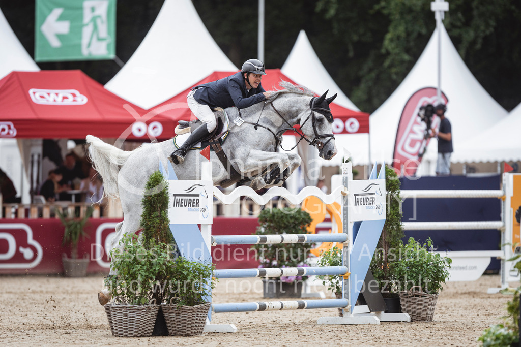 240906_BuCha_GP-616 | Deine schönsten Turniermomente als professionelle Fotos! Entdecke hochwertige Pferdesport-Fotografie im Online-Shop. Jetzt Fotos finden & bestellen!