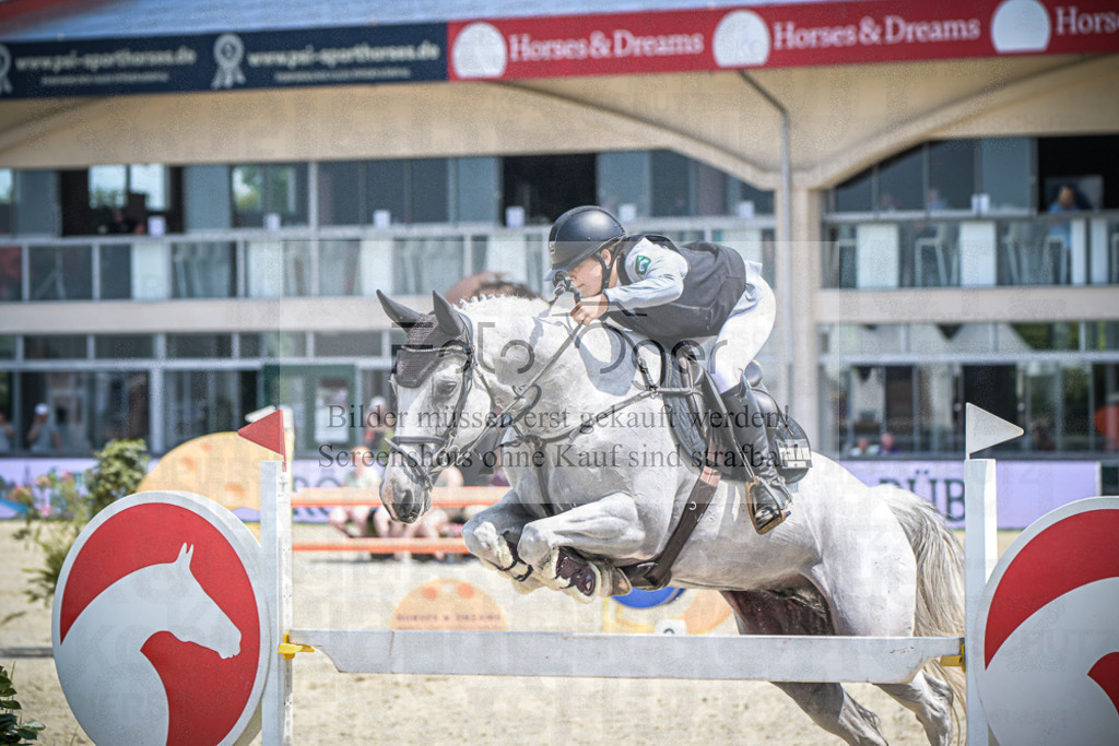 DOS_3540 | Entdecke hochwertige Reitturnierfotos von Foto Oger. Professionell, emotional und authentisch – jetzt Lieblingsmomente im Shop bestellen.Deutschlandweite Turnierfotografie. - Realisiert mit Pictrs.com