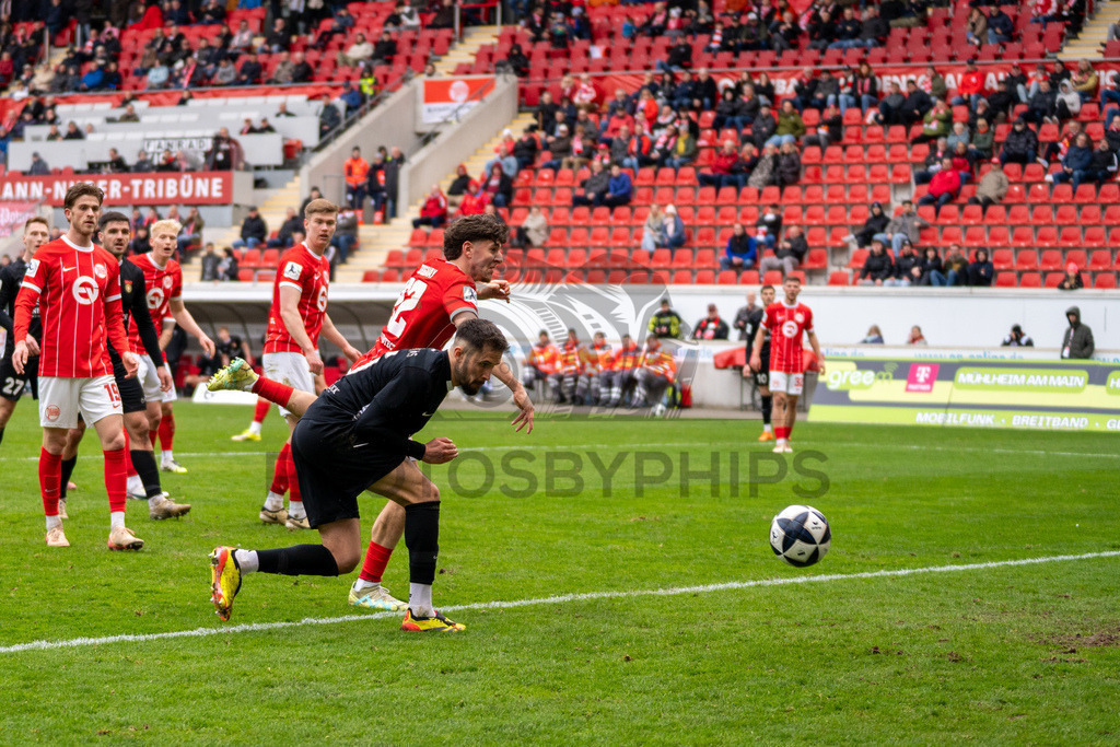 Kickers Offenbach vs. SG Sonnenhof Grossaspach, Fussball, Regionalliga Suedwest, 24. Spieltag, 14.03.2026 | Volkan Celiktas (SG Sonnenhof Großaspach, #05) trifft zum 1:3,Kickers Offenbach vs. SG Sonnenhof Grossaspach, Fussball, Regionalliga Suedwest, 24. Spieltag, 14.03.2026Foto: photosbyphips/Philip Ziegler