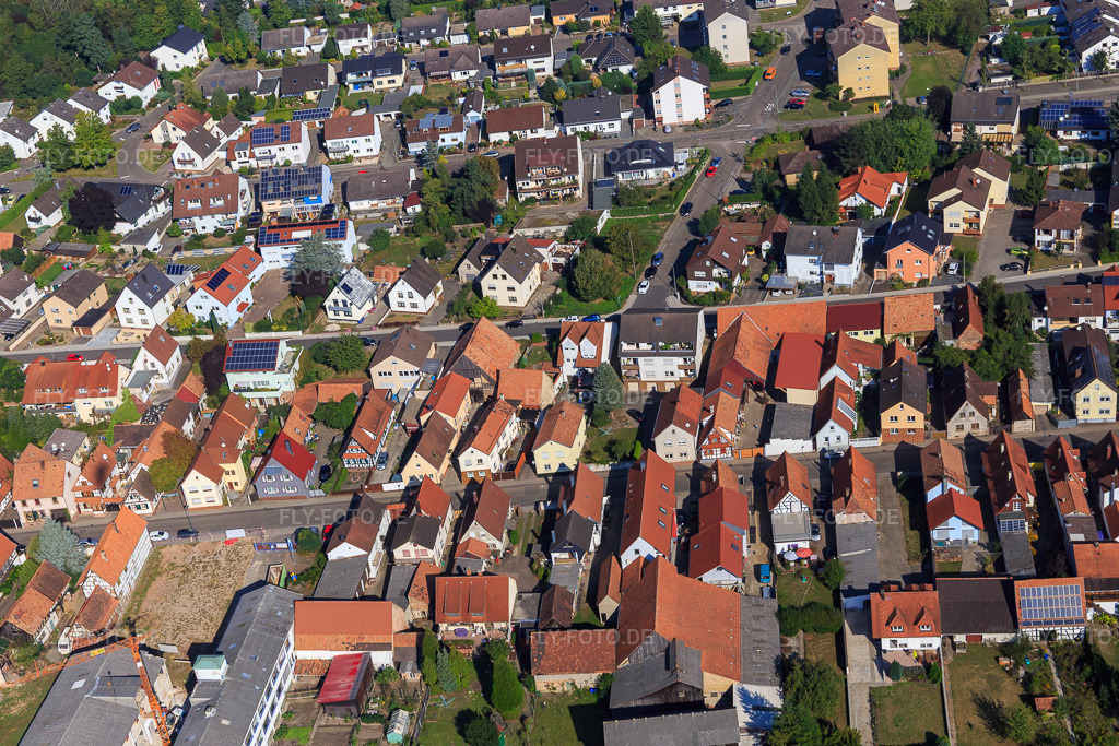 Luftbild: Röntgenstraße x Juststr in Kandel im Bundesland Rheinland-Pfalz in Deutschland. Foto: IMG_094992.jpg vom 24.09.2016 durch Werner Riehm/FLY-FOTO.de