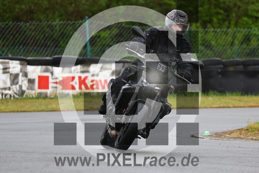 0039-20260512_00536 | Schöne Erinnerungen an spannende Momente - das festzuhalten ist unser Job. PIXELrace.de ist seit 2003 auf den Rennstrecken Europas unterwegs um die Action draußen beim Fahren und die wunderbare Stimmung imm Fahrerlager für euch einzufangen.