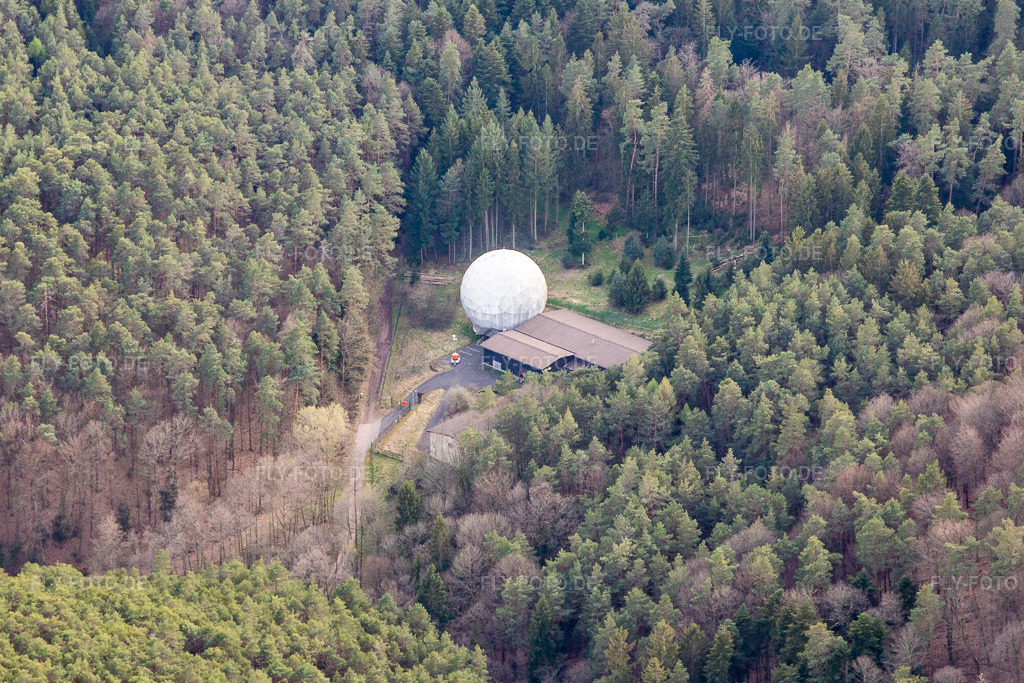 Luftbild: Radarstation in Pleisweiler-Oberhofen im Bundesland Rheinland-Pfalz in Deutschland. Foto: IMG_131190.jpg vom 12.04.2022 durch Werner Riehm/FLY-FOTO.de