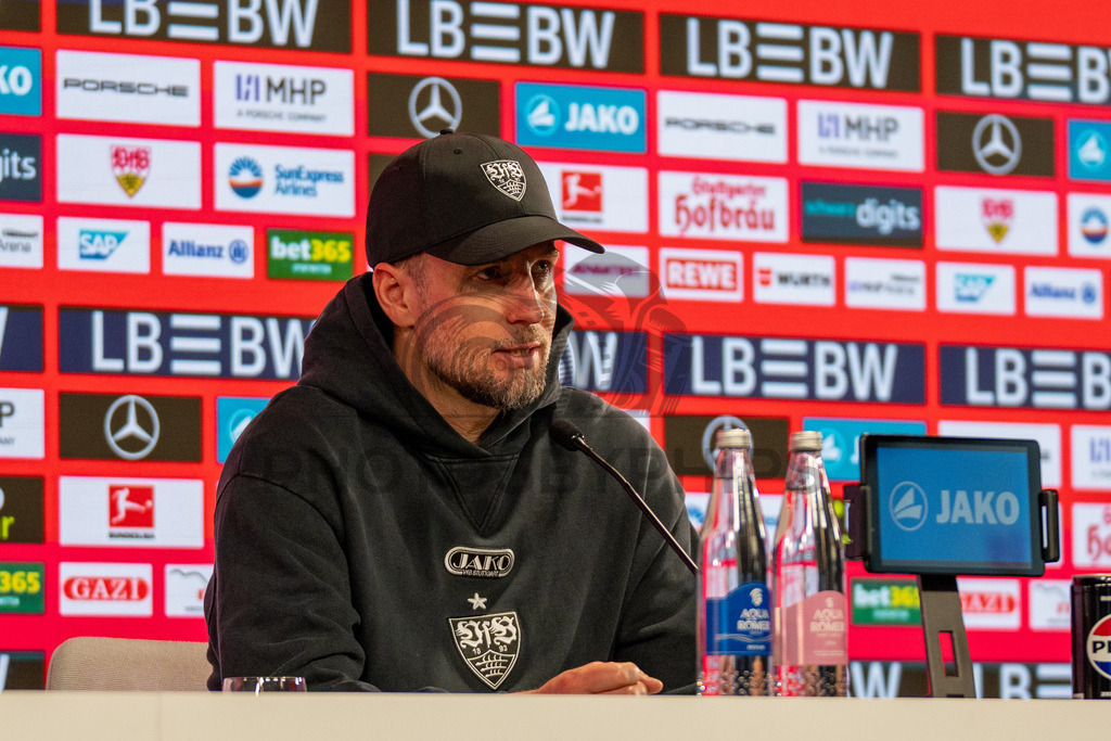 VfB Stuttgart vs. RB Leipzig, Fussball, 1. Bundesliga, 26. Spieltag, 15.03.2026 | Sebastian Hoeness (Trainer VfB Stuttgart),VfB Stuttgart vs. RB Leipzig, Fussball, 1. Bundesliga, 26. Spieltag, 15.03.2026Foto: photosbyphips/Philip Ziegler