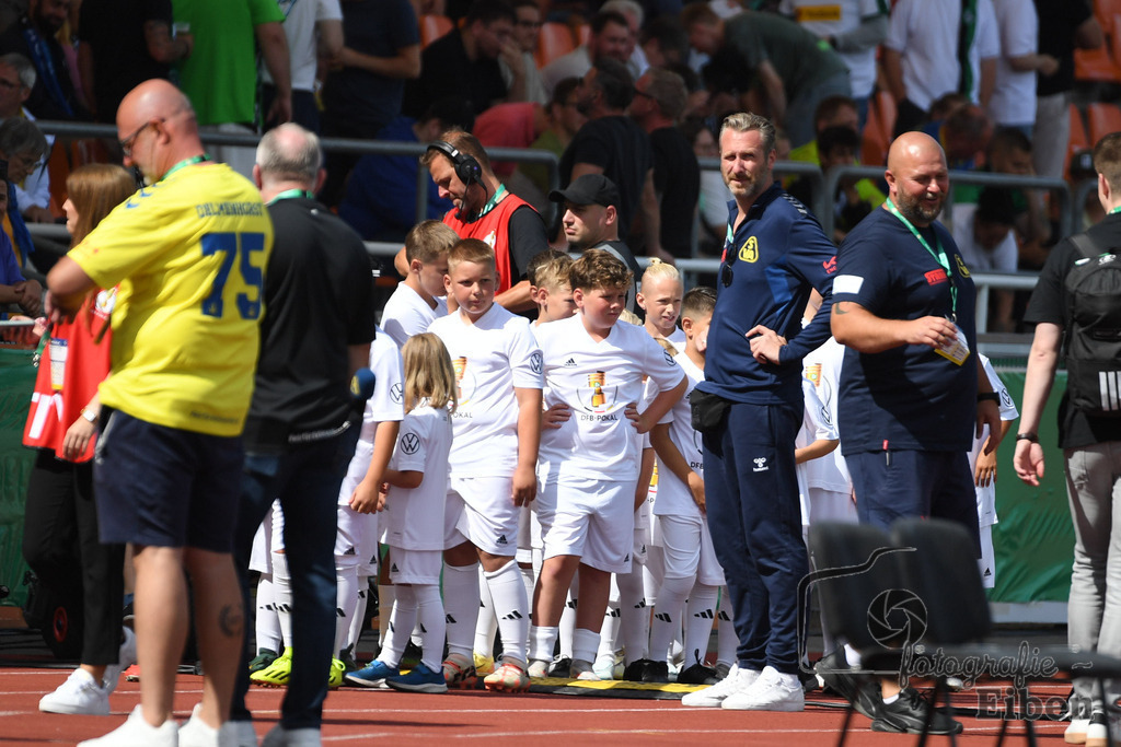 SV Atlas-Delmenhorst-Borussia Mönchengladbach | DFB-Pokal 1. Runde;SV Atlas Delmenhorst (gelb)-Borussia Mönchengladbach (schwarz) am 17.08.2025 in Oldenburg (Marschweg-Stadion), Photo: Philip Eiben 2025 - Realisiert mit Pictrs.com