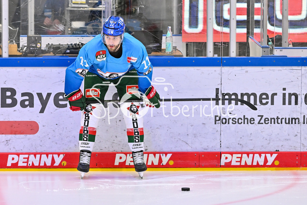 ERC Ingolstadt - Augsburger Panther | Im Bild Mick KOEHLER (Augsburger Panther #11) beim warmmachen vor der Partie / DEL: ERC Ingolstadt - Augsburger Panther, Saturn Arena am 03.11.2024