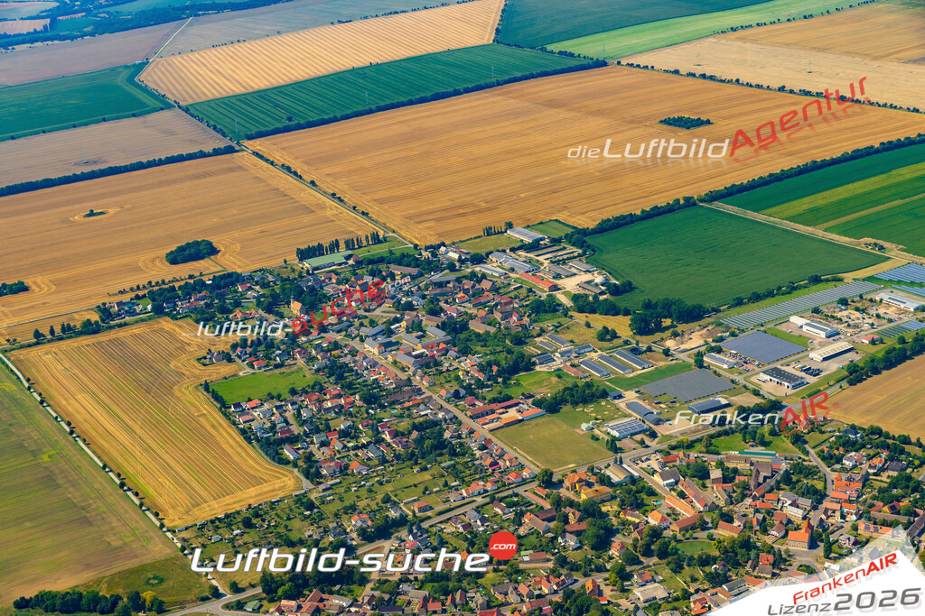 Luftbild der Stadt Barnstädt - Die Luftaufnahme wurde 2025 vom UL-Flugzeug heraus erstellt ( keine Drohne ) - Hochauflösende Luftaufnahme - für professionelle Ausdrucke geeignet. Die Geschenkidee !Hier alle&nbsp;Infos zur Lizenzierung der LuftaufnahmeWir fliegen auch dieses Jahr wieder in Ihre Region um Luftbilder zu erstellen.- Luftbild anfragen