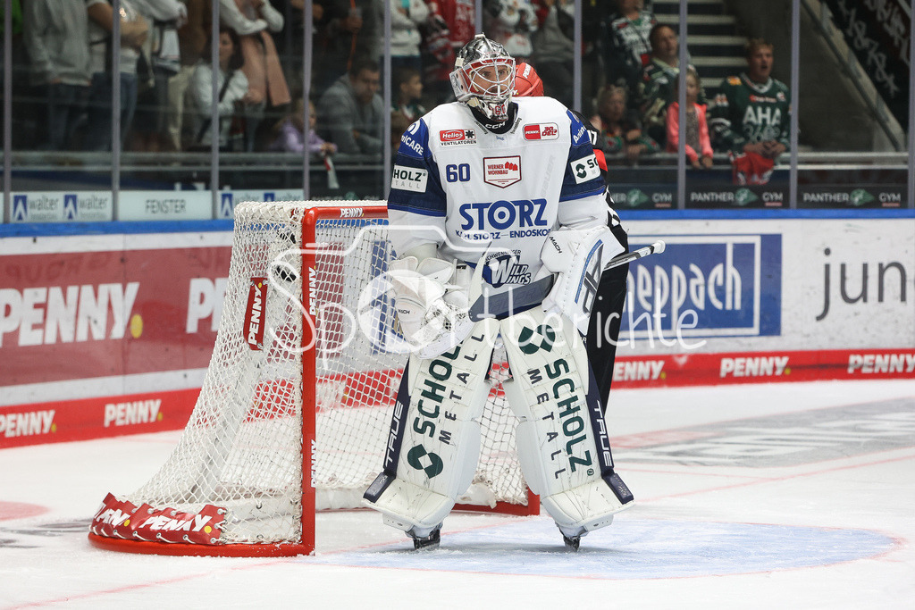 Augsburger Panther - Schwenninger Wild Wings | Wild Wings Keeper Joacim ERIKSSON (SERC #60) in Aktion / Freisteller / Einzelfoto