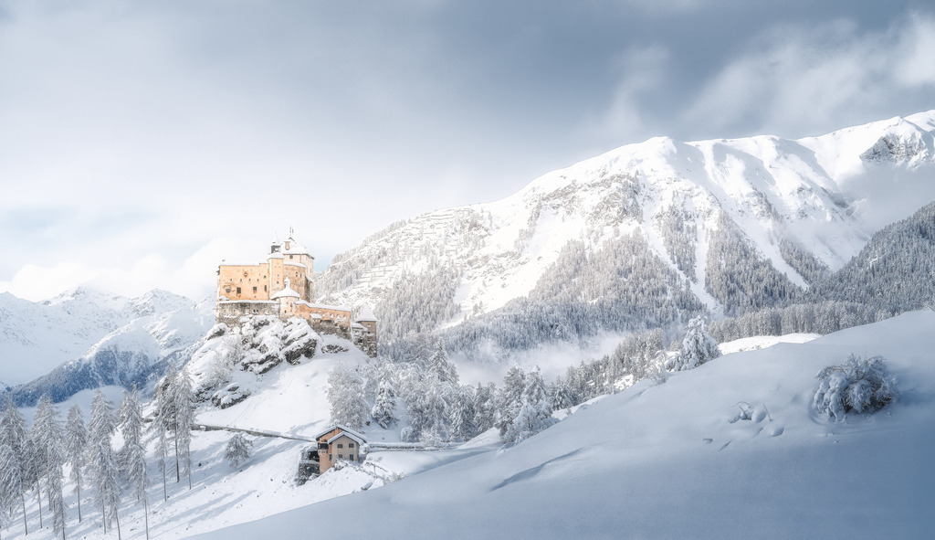 Schloss Tarasp | Winter - Realisiert mit Pictrs.com