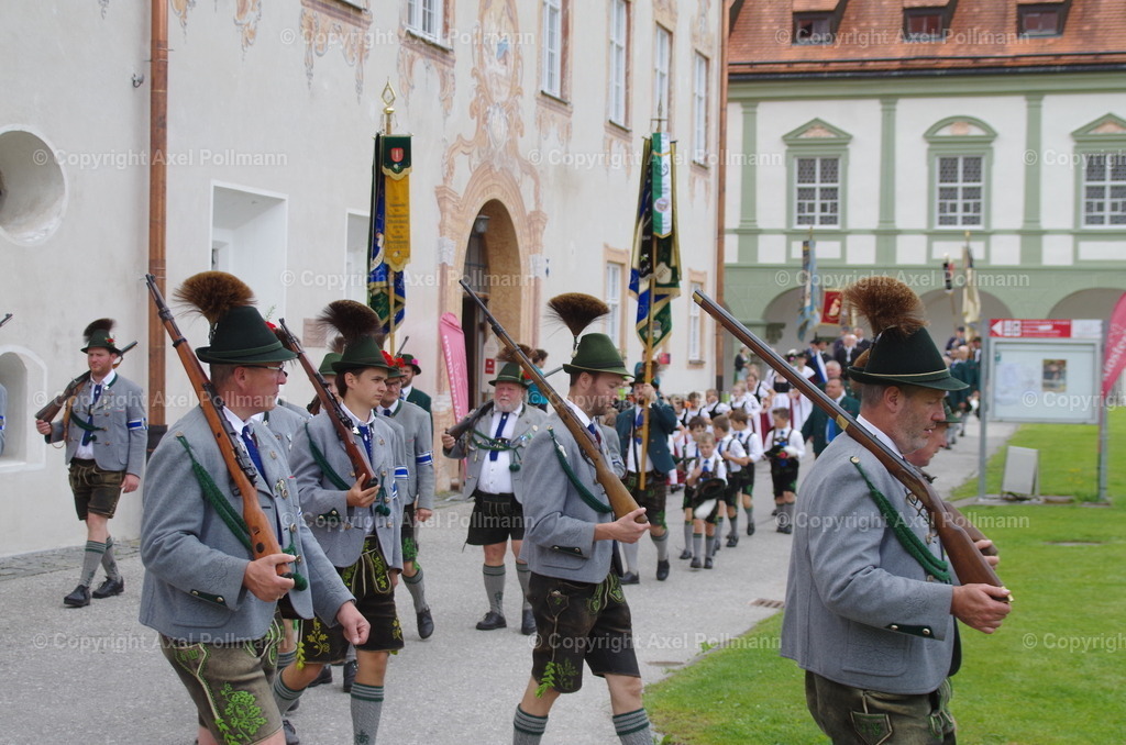 IMGP5519 | fotografiert von Axel PollmannLeonhardi Wallfahrt Benediktbeuern und Murnau, Fronleichnam, Fasching, Landschaft im Loisachtal und Benediktbeuern  - Realisiert mit Pictrs.com