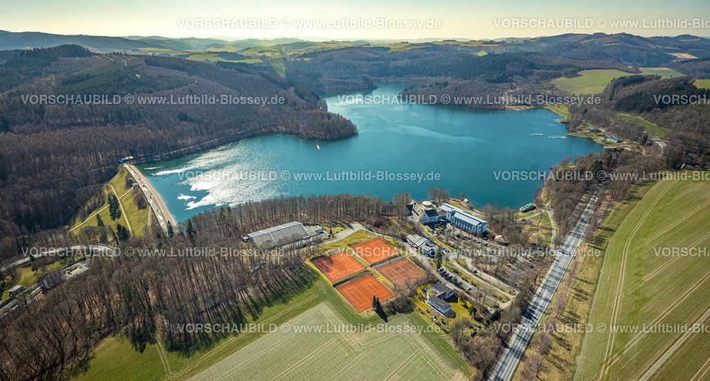 Meschede220302504 | Luftbild, Hennetalsperre mit Staumauer, Welcome Hotel, Tennisanlage Tennisclub Meschede, Berghausen, Meschede, Sauerland, Nordrhein-Westfalen, Deutschland