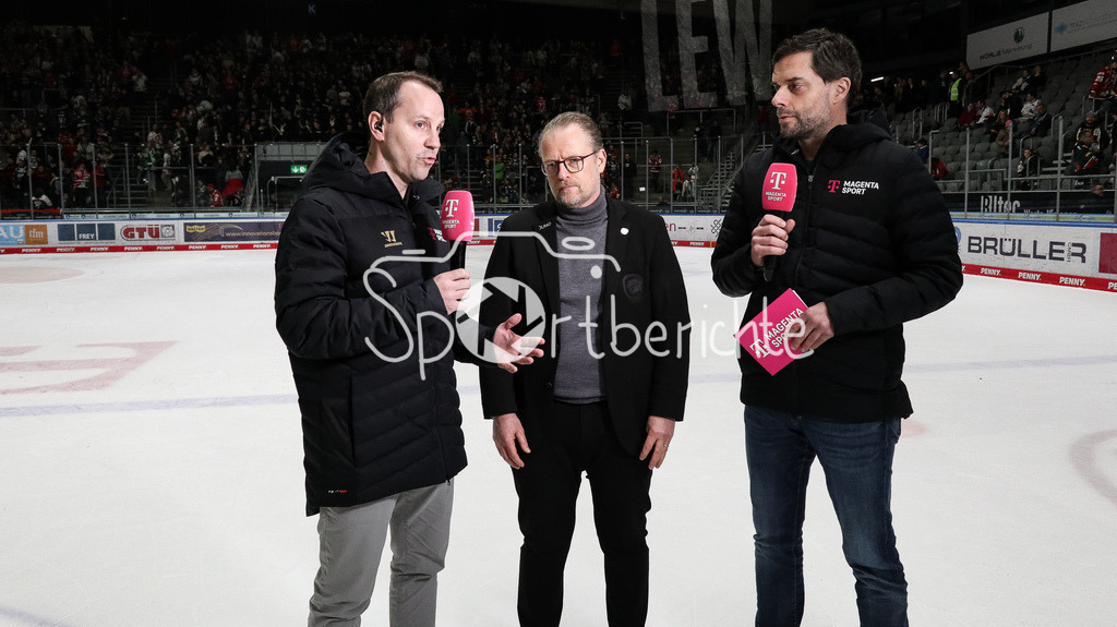 Augsburger Panther - Düsseldorfer EG | ein enttaeuschter Christof KREUTZER in Aktion stellt sich nach dem Abstieg den Fragen von MAgentaSport /