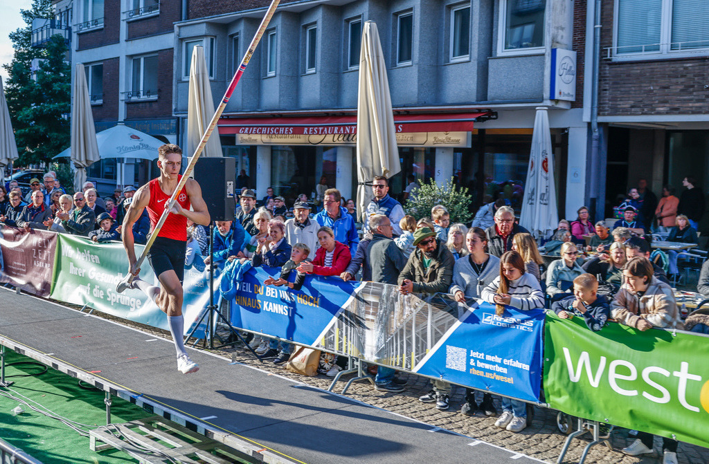 top-top.de 240913-134 | Foto, Video, Fotografie, Videografie, Fotobox, DJ, Discjockey, Musik, Musikbox, Veranstaltung, Photobooth, Amazon, Ebay, Buchtipp, Bestseller, Autor, Verlag, Buch, Wesel, Hamminkeln, NRW, Dinslaken, Rees, Drohne, Hochzeit, Party, Fotobox, Wesel, Fotograf