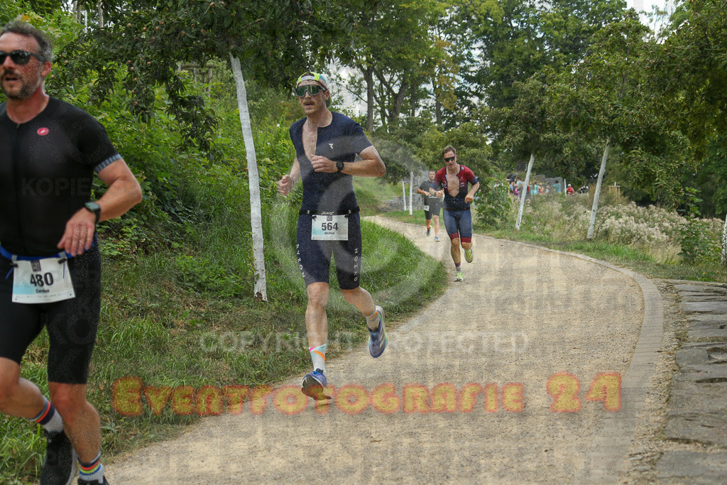 250824_1355_EX1_4253 | Sportfotografie im Rhein-Sieg Kreis, Köln, Bonn, NRW, Rheinland Pfalz, Hessen, etc. Unser Tätigkeitsfeld umfasst den Laufsport vom Volkslauf über den Marathon, Duathlon, Triathon bis zum Ultralauf wie Kölnpfad Ultra oder Schindertrail.