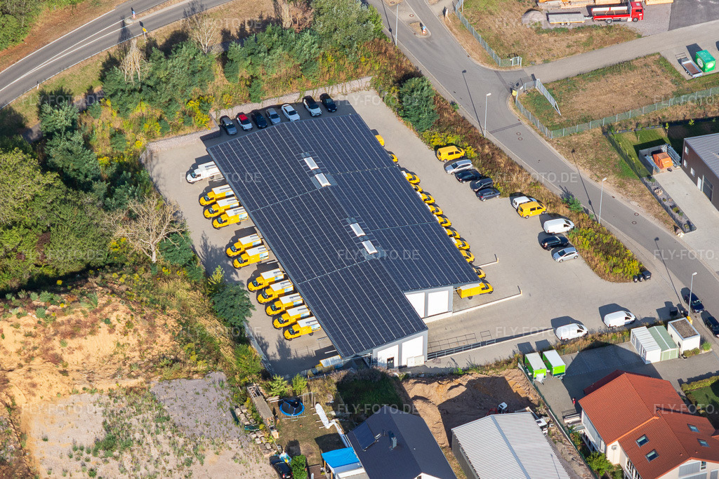 Luftbild: DHL Verteilzentrum Im Wernersgrund 2 in Bad Bergzabern im Bundesland Rheinland-Pfalz in Deutschland. Foto: IMG_134253.jpg vom 29.08.2022 durch Werner Riehm/FLY-FOTO.de