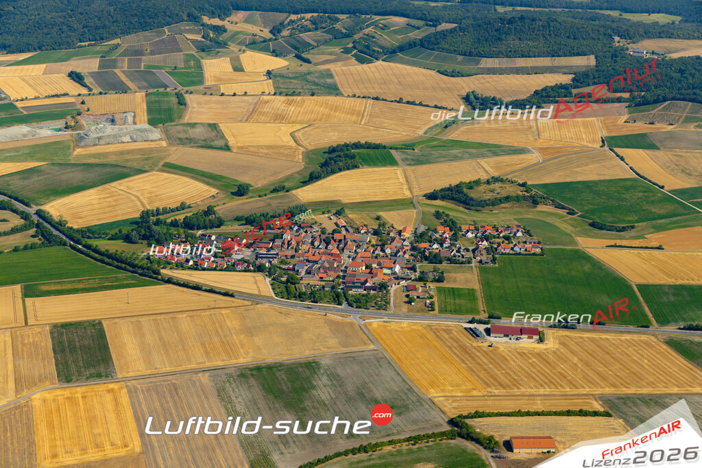 Das Luftbild zeigt : Possenheim Iphofen - Die Luftaufnahme wurde 2023 vom UL-Flugzeug aus erstellt ( keine Drohne ) - Hochauflösende Luftaufnahme - Für grossformatige Ausdrucke geeignet. Die Geschenkidee !Mit Lizenz und Bildrechte bestellbar