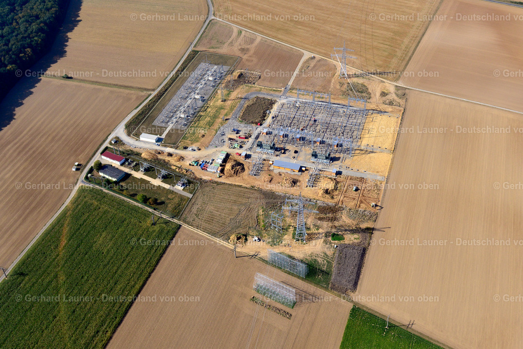 3650414 | RIEDENHEIM 13.09.2016 Baustellen- Gelände zum Neubau des Umspannwerkes zur Spannungs- Wandlung und elektrischen Strom- Versorgung in Riedenheim im Bundesland Bayern, Deutschland. Weiterführende Informationen bei: TenneT TSO GmbH. // Construction site area for the new construction of the substation for voltage conversion and electrical power supply in Riedenheim in the state Bavaria, Germany. Further information at: TenneT TSO GmbH. Foto: Gerhard Launer