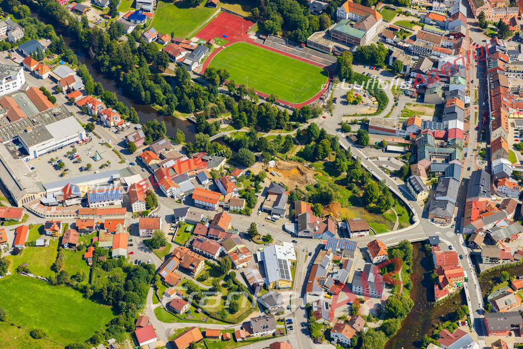 zwiesel-aktuelles-luftbild-5307-jahr-2025 | Luftaufnahme der Stadt Zwiesel - Die Luftaufnahme wurde 2025 vom UL-Flugzeug heraus erstellt ( keine Drohne ) - Hochauflösende Luftaufnahme - für professionelle Ausdrucke geeignet. Die Geschenkidee !Mit Lizenz und Bildrechte bestellbar