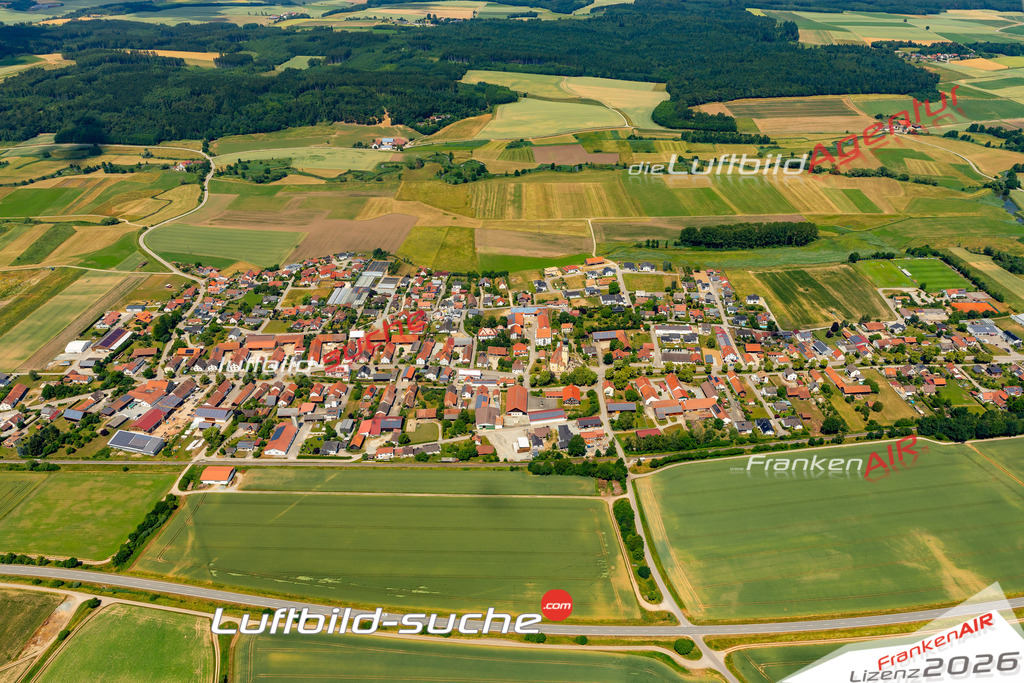 Das Luftbild zeigt : Sallach Geiselhöring - Die Luftaufnahme wurde 2023 vom UL-Flugzeug aus erstellt ( keine Drohne ) - Hochauflösende Luftaufnahme - Für grossformatige Ausdrucke geeignet. Die Geschenkidee !Mit Lizenz und Bildrechte bestellbar