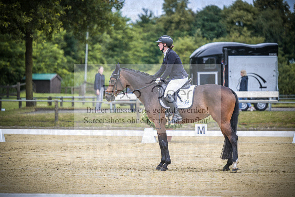 DOS_5920 | Entdecke hochwertige Reitturnierfotos von Foto Oger. Professionell, emotional und authentisch – jetzt Lieblingsmomente im Shop bestellen.Deutschlandweite Turnierfotografie. - Realisiert mit Pictrs.com