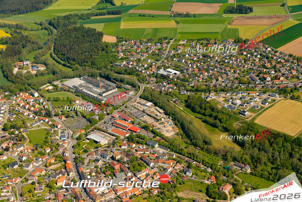 Das Luftbild zeigt :  Erbendorf - Die Luftaufnahme wurde 2024 vom UL-Flugzeug aus erstellt ( keine Drohne ) - Hochauflösende Luftaufnahme - Für grossformatige Ausdrucke geeignet. Die Geschenkidee !Mit Lizenz und Bildrechte bestellbar