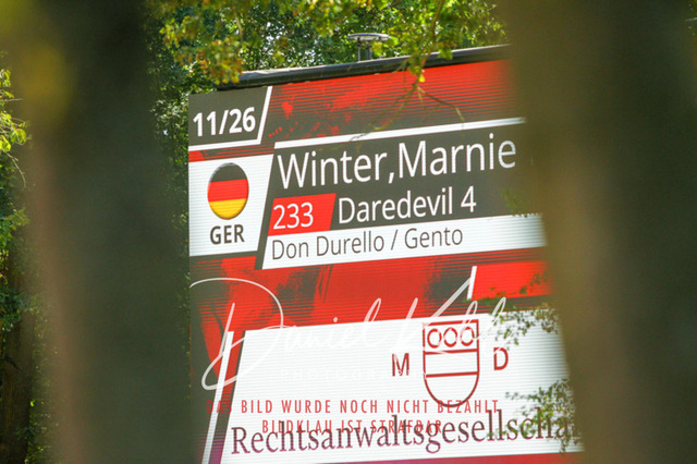 DKP43138 | Deine Turnierfotos vom Reitturnier online kaufen: Dressur, Springen & Siegerehrung. Professionelle Pferdefotografie aus dem Rheinland – als Download & Print.Alternative: Turnierfotograf für den Pferdesport: Finde deine Fotos von Dressur- und Springturnier