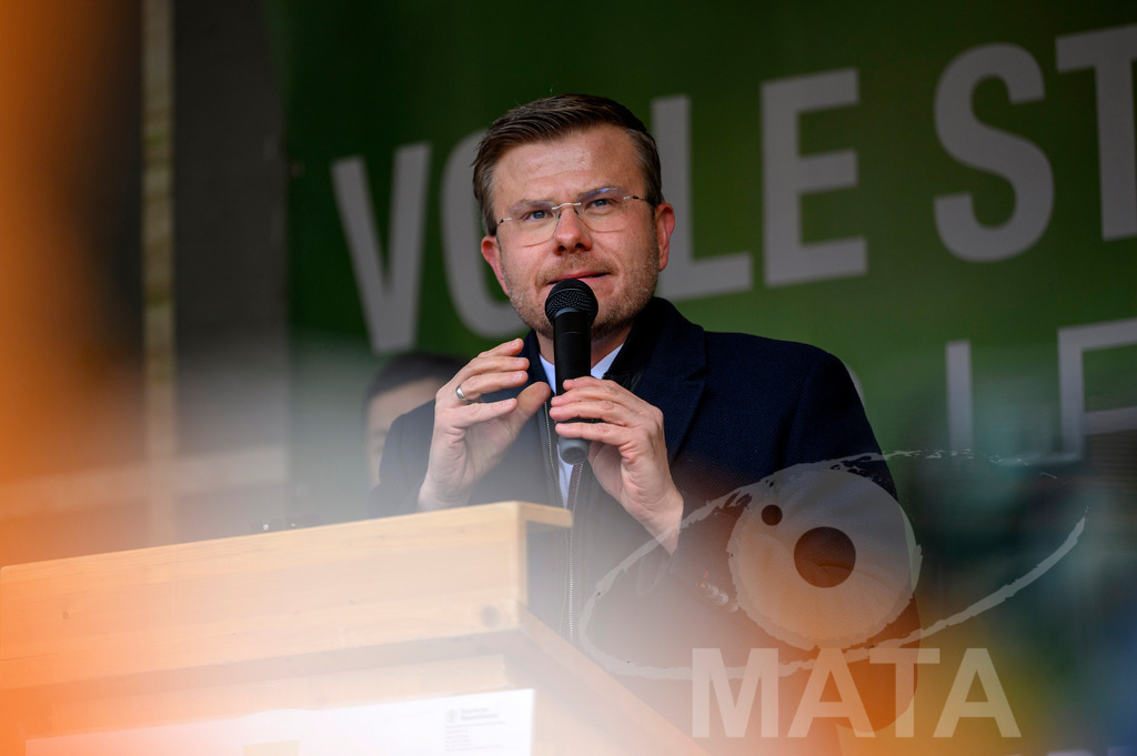 _DWA4518 | Oberbürgermeister Nürnberg, Marcus König bei Bauerndemo gegen Agrarpolitik der Bundesregierung  auf dem Straße Obstmarkt und Hauptmarkt . Nürnberg, 08.01.2024 - Realisiert mit Pictrs.com