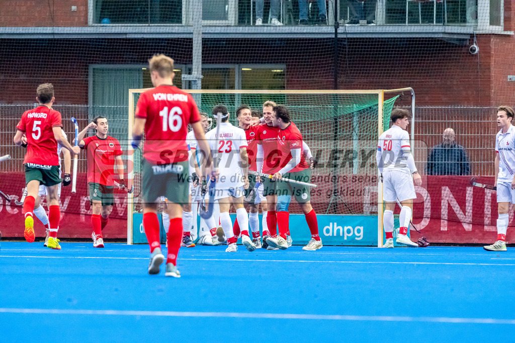 HK_20241102_108408 | 1. Bundesliga Herren Crefelder HTC - TSV Mannheim am 2.11.2024 CHTC Krefeld, Krefeld , Julius Hayner ( Crefelder HTC #6 ) , Niklas Wellen ( Crefelder HTC 10 ) , Masi Pfandt ( Crefelder HTC #77 )